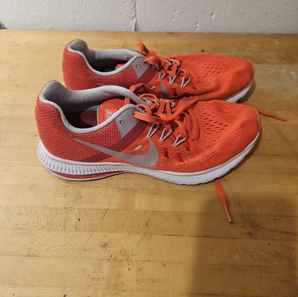 Nike Zoom Winflo Womens Crimson/Metallic Running Size